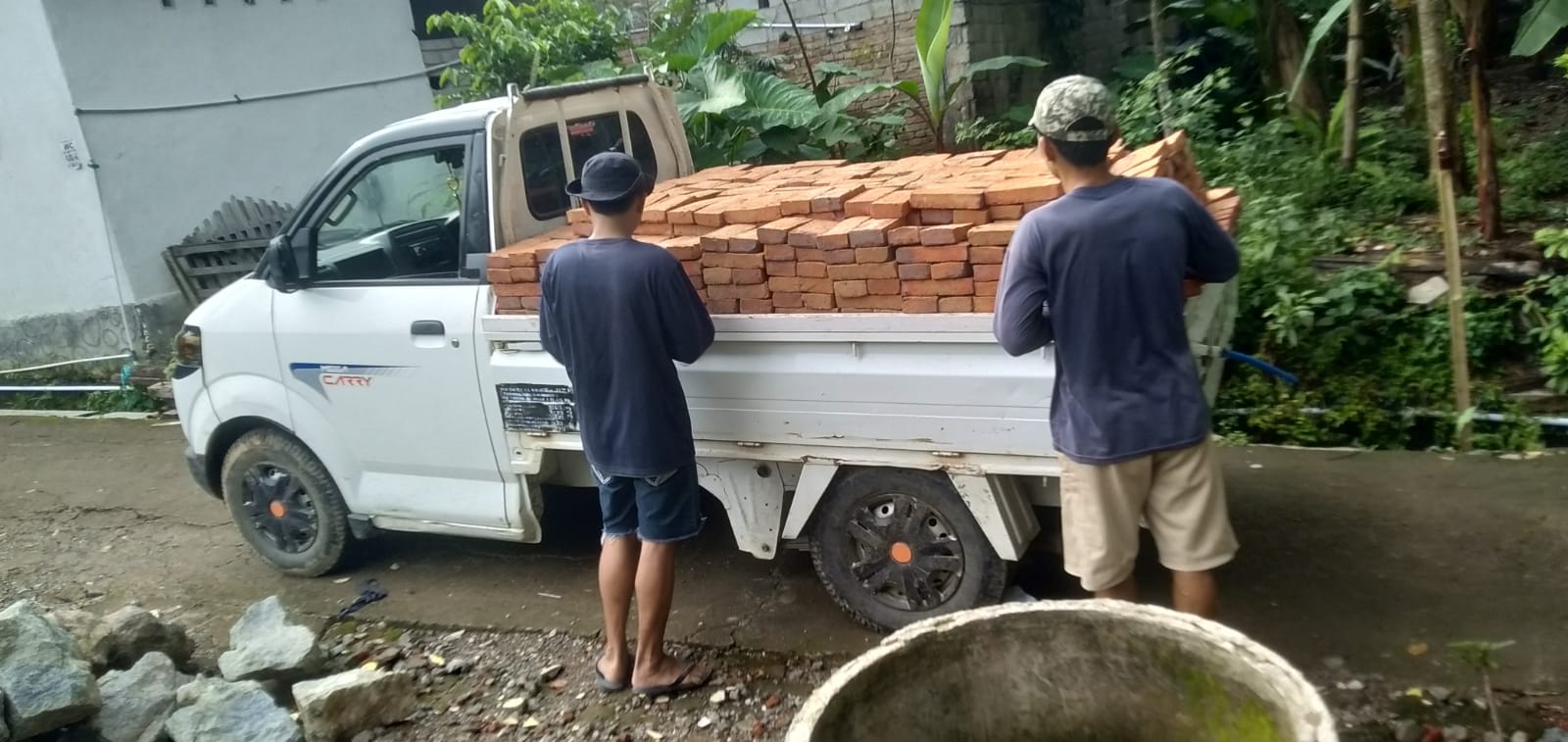 Galeri Muat Bata Merah